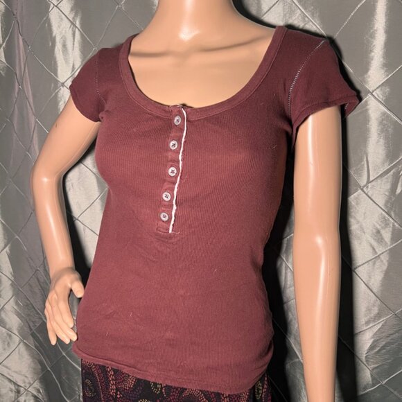 Vtg Old Navy Women Small Burgundy Half Button Fitted Short Sleeve Shirt (GS3) - Picture 2 of 8